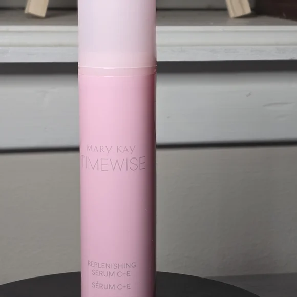 Mary Kay Replenishing Serum C+E in Soft Pink - Picture 4 of 4